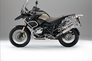 La BMW R nineT Tattoo - image 1_midi on https://moto.motori.net