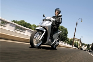 Listino Honda SH125i Sporty Scooter 125 - image 1_midi on https://moto.motori.net