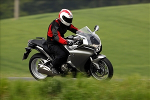 Listino Honda VFR1200F ABS DCT Sport-touring - image 1_midi on https://moto.motori.net