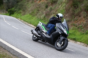 Listino Kawasaki J300 SE Scooter 150-300 - image 1_midi on https://moto.motori.net