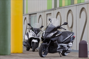 Listino Kymco Downtown 300i ABS Scooter 150-300 - image 1_midi on https://moto.motori.net