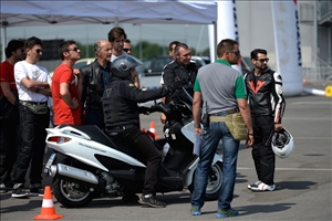 Listino Suzuki Burgman 125 ABS Scooter 125 - image 1_midi on https://moto.motori.net