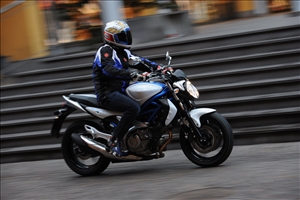 Listino Suzuki Gladius SFV 650 ABS Naked Media - image 1_midi on https://moto.motori.net