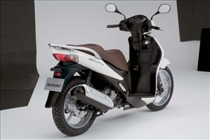 Listino Suzuki SIXteen 150 Scooter 150-300 - image 1_midi on https://moto.motori.net
