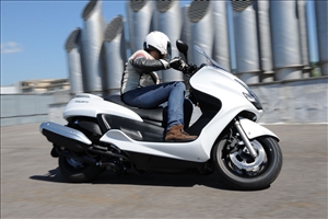 Listino Yamaha Majesty 400 ABS Scooter oltre 300 - image 1_midi on https://moto.motori.net