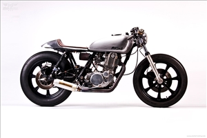 Catalogo Yamaha SR 400 2014 - image 1_midi on https://moto.motori.net