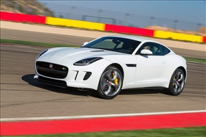 F-TYPE con  trazione integrale - image 1_midi on https://motori.net