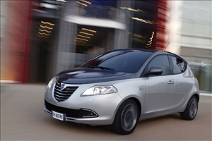 Lancia Ypsilon sfila a Taormina - image 1_midi on https://motori.net