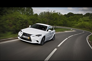 Lexus IS 300h: l’alternativa ibrida alle tedesche - image 1_midi on https://motori.net