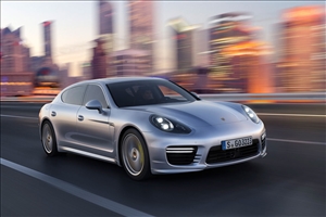 Catalogo Porsche Panamera Berlina 2v 2015 - image 1_midi on https://motori.net